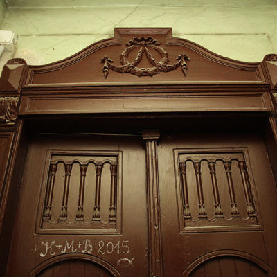 
Zdobienia nad drzwiami wejściowymi do mieszkań we frontowej części kamienicy - Jagiellońska 22
